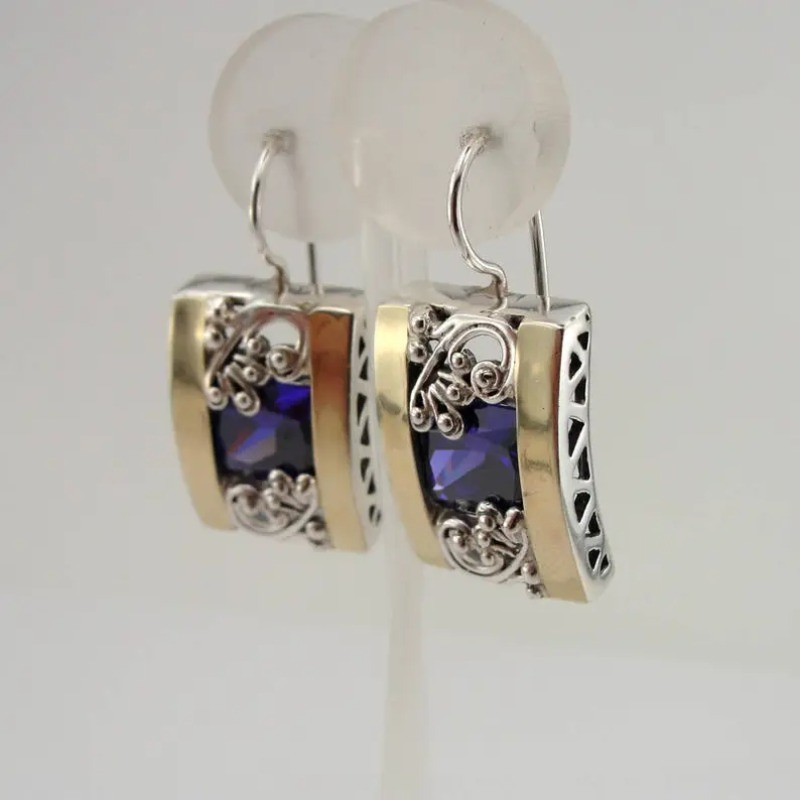 Women's Double-Color Hollow Pattern Square Earrings